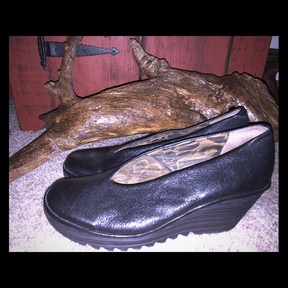 FLY London Black Leather Wedge Shoes Sz.40